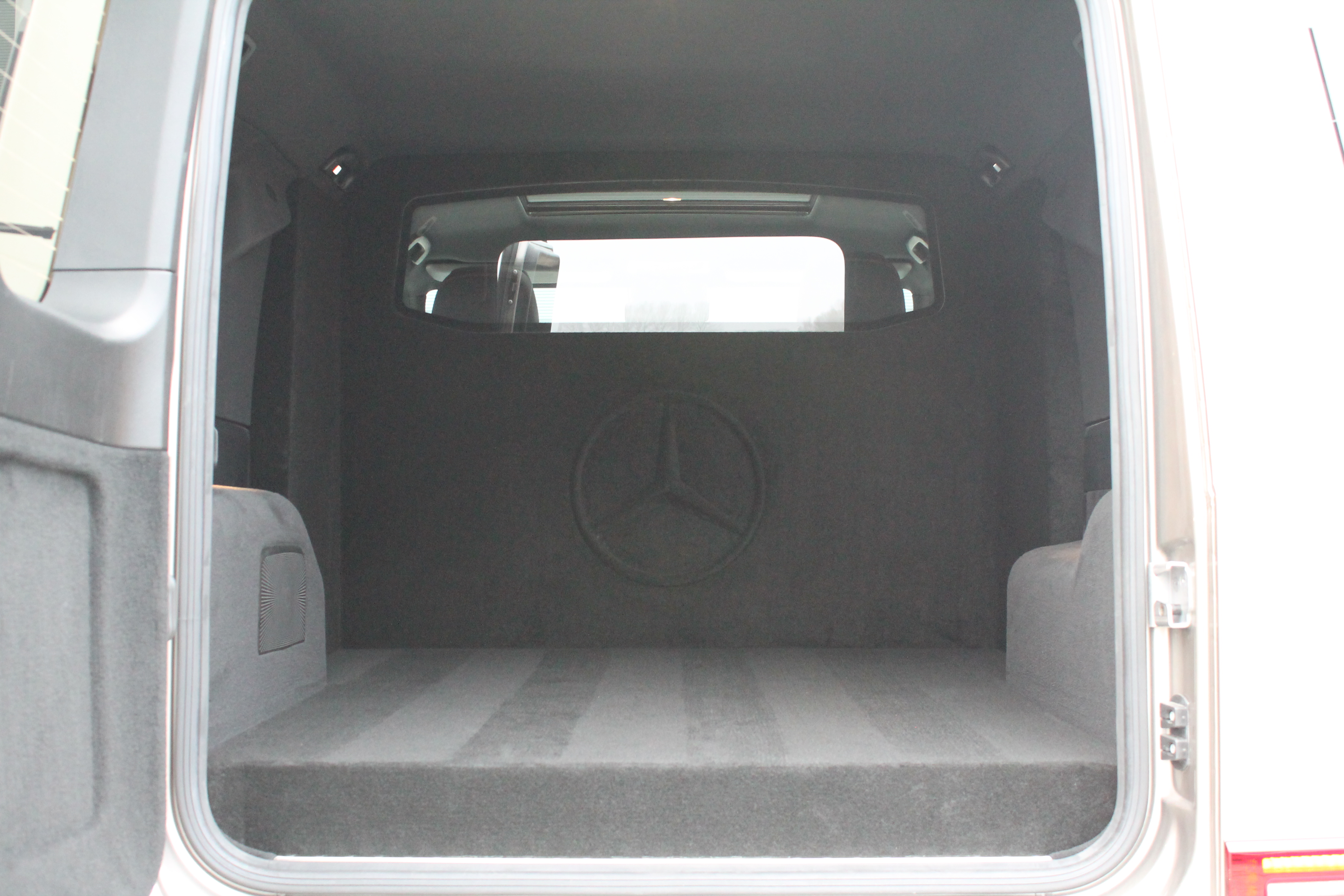 Mercedes-Benz G-Klasse grijs kenteken ombouw - Detailfoto achterklep
